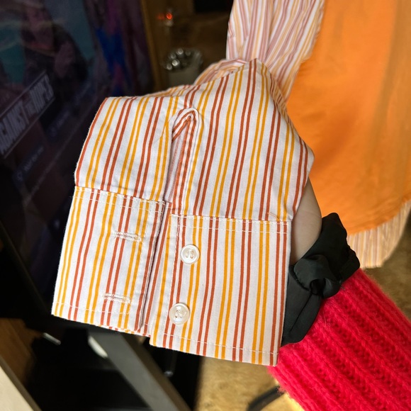 Woman’s Samantha Stuart 2 in one shirt perfect for fall - Picture 12 of 16